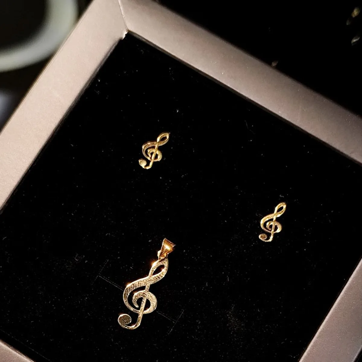 نیم ست زیبای Treble Clef